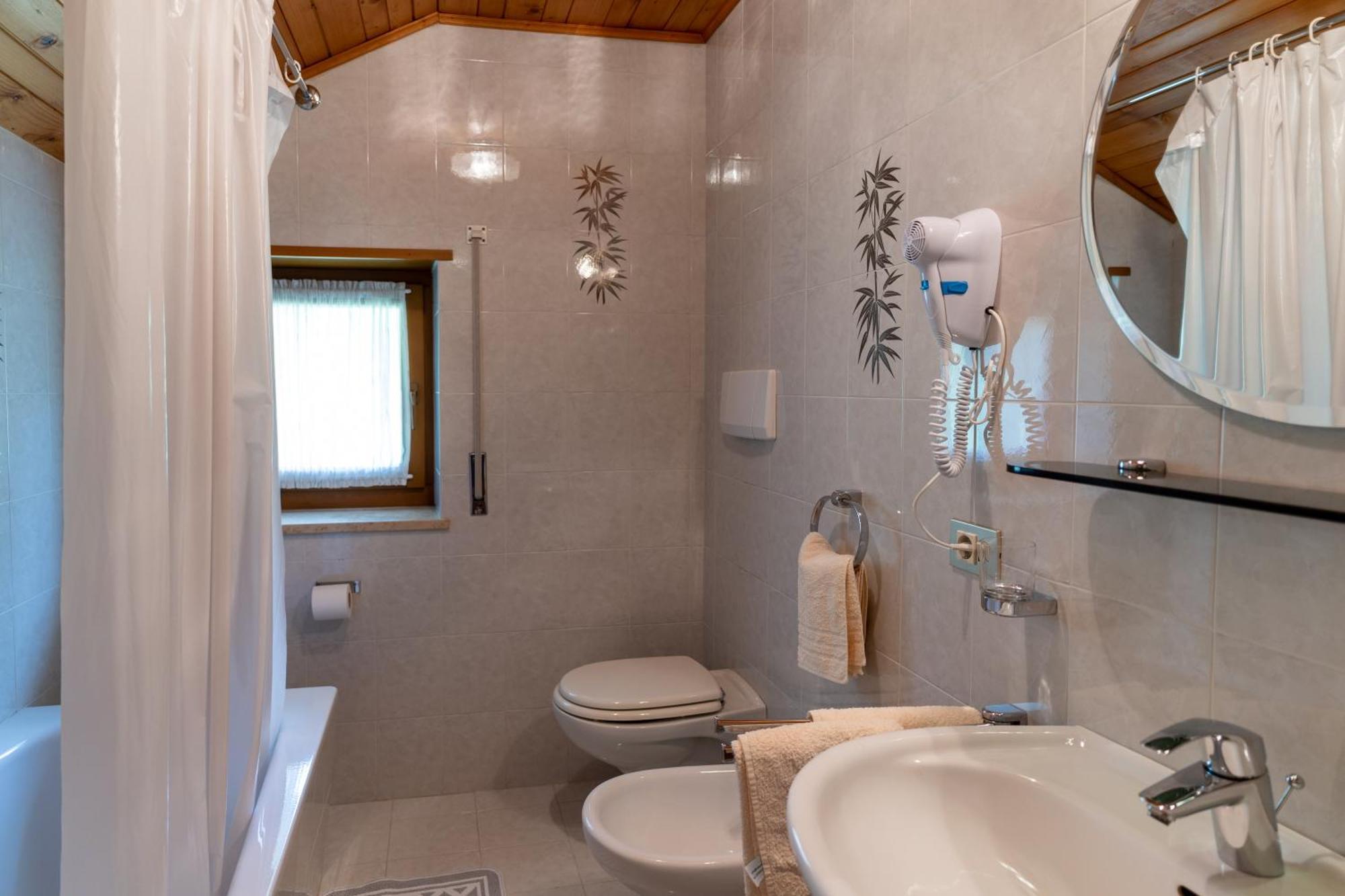Chalet Fisti Ла Виля Стая снимка